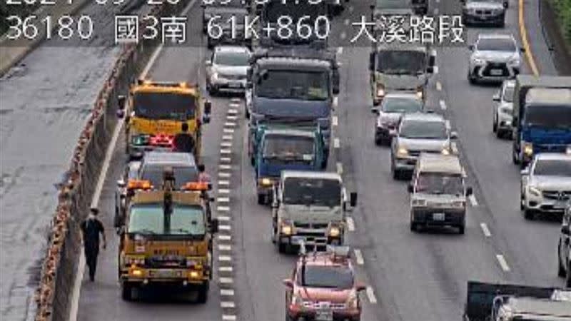 國道3號南向61.7公里處，桃園大溪路段2車追撞事故，導致車流回堵5公里。（圖／翻攝自1968APP）