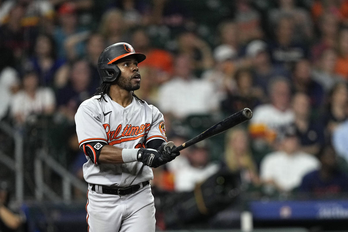 Mullins hits a 3-run homer to start a six-run inning, leading Orioles past  the Diamondbacks 7-3