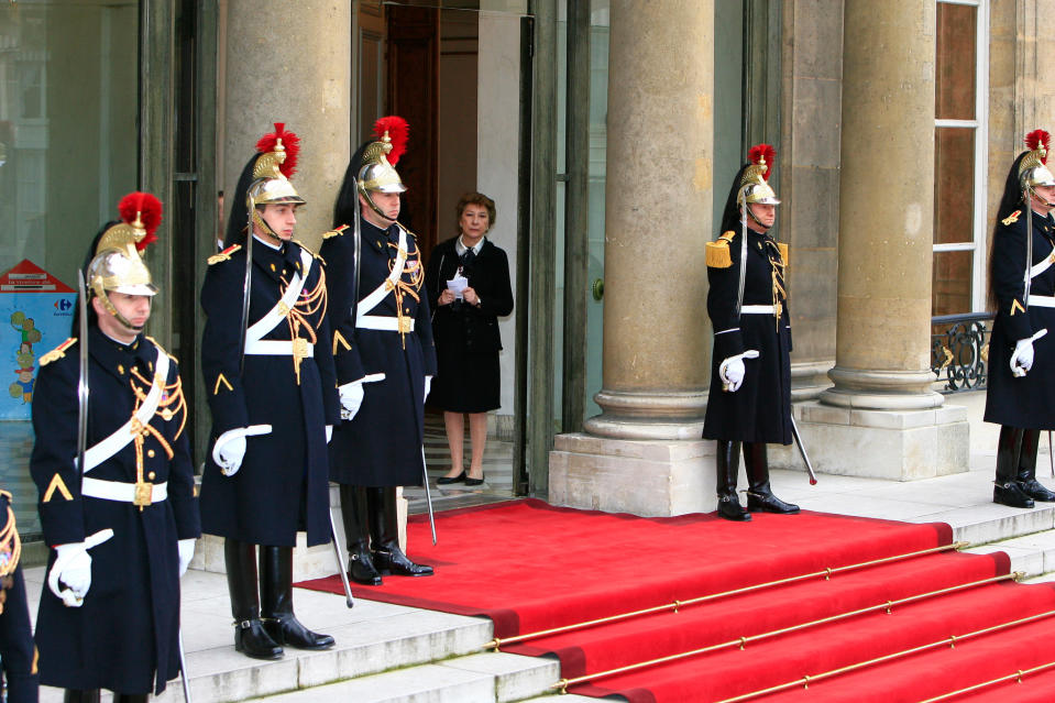 Françoise Dumas at the entrance of the Elysée presidential palace in Paris