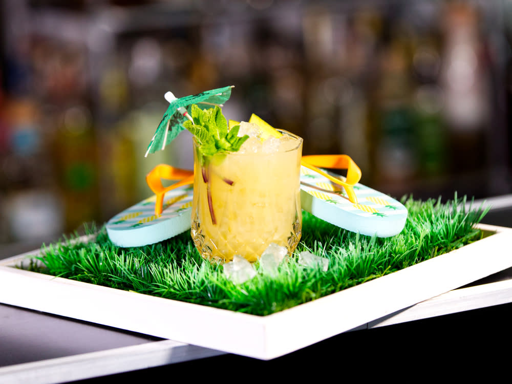 Cocktails wie der "Mai Tai" erfreuen sich auch im Corona-Lockdown großer Beliebtheit. (Bild: Matthias Knorr / Barschule München)
