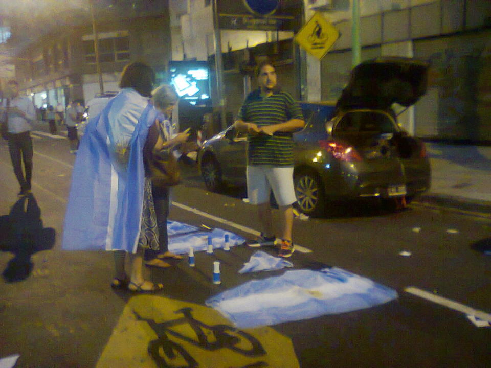 Manifestantes del 8N en Plaza de Mayo y Obelisco.