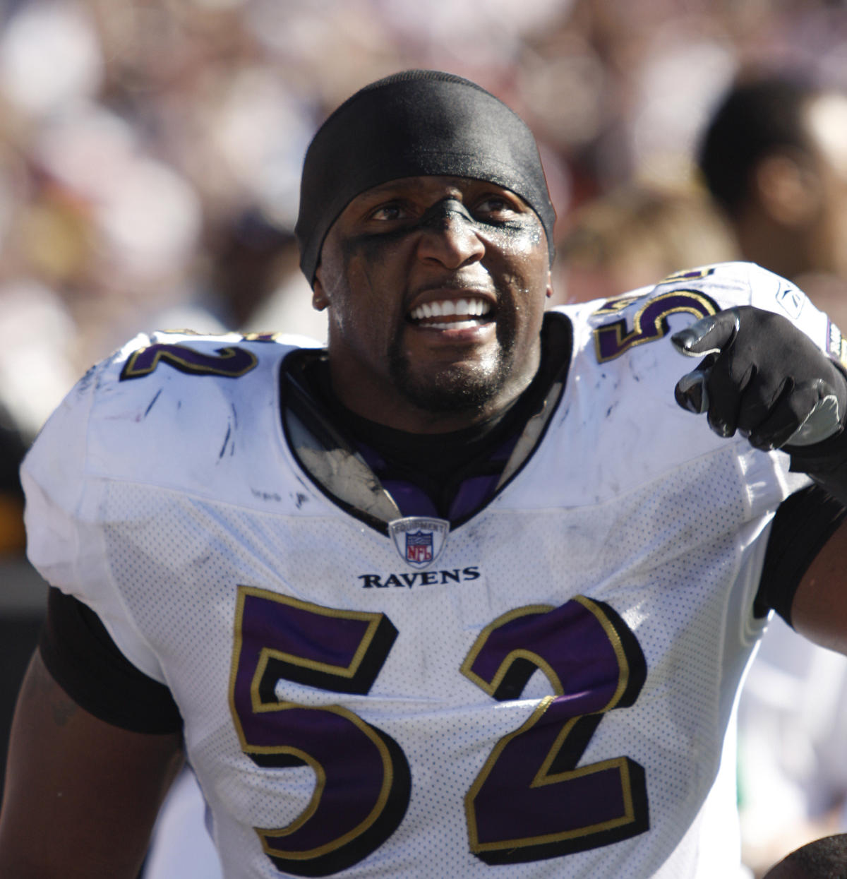 Former Ravens linebacker Ray Lewis withdraws from Dancing with the Stars  following injury