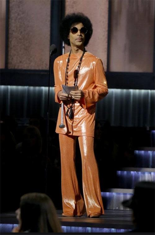 Clearly the man’s innate freshness didn’t quit in the later years of his life. These relaxed, shiny separates, round-frame sunglasses, and a fierce ’fro were a welcome addition to the fashion we saw at the Grammys that year.