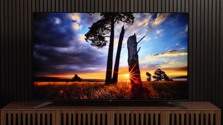 A sunset scene on a TCL Q7 TV.