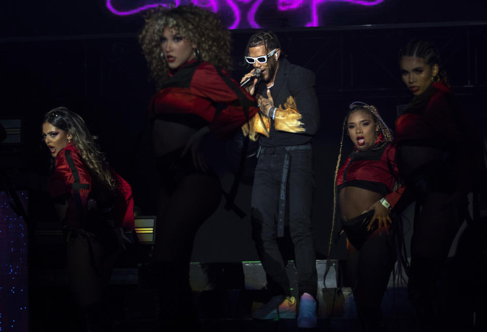 El cantante Jhayco durante su presentación en el festival Coca-Cola Flow Fest en la Ciudad de México el 26 de noviembre de 2022. (Foto AP/Alejandro Godínez)