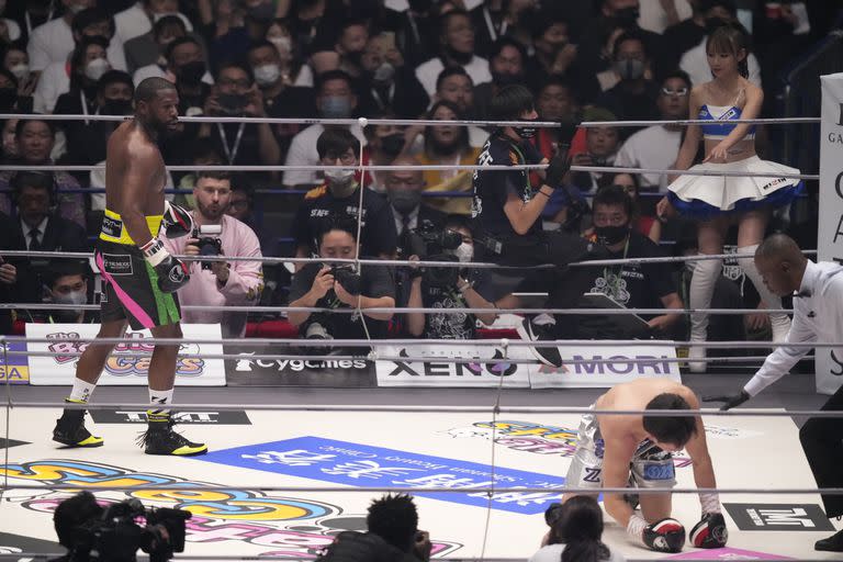 Rapidito: Floyd Mayweather ya mandó a la lona al japonés Mikuru Asakura. Será el final de la pelea en Saitama