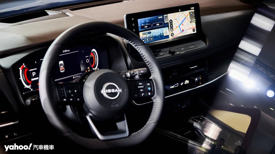 Nissan X-Trail輕油電版本在領航版以上皆搭載雙12.3吋視覺介面且旗艦版更多了10.8吋HUD。