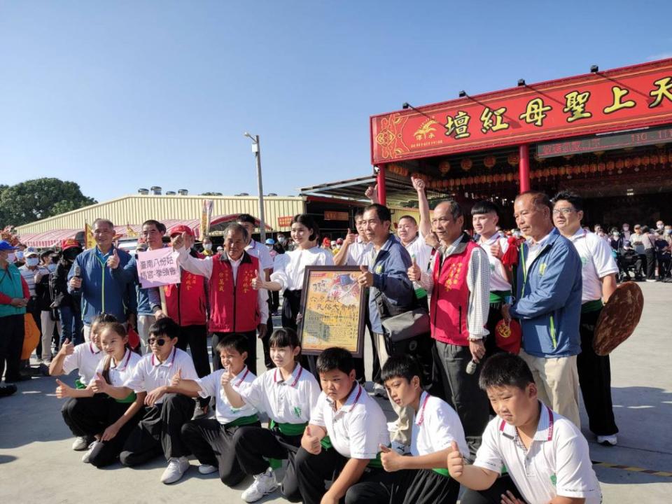 雲林六房五股民俗陣頭大會師，邀請西港八份開基姑媽宮拳頭會觀摩演出。（記者陳正芬攝）