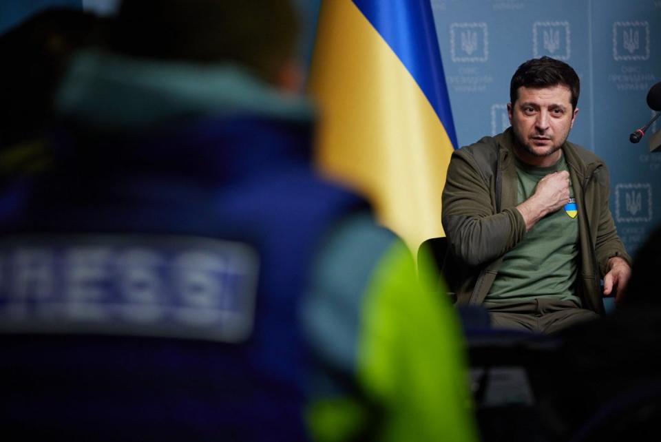 <span class="caption">El presidente de Ucrania durante un encuentro con periodistas extranjeros el 3 de marzo de 2022. </span> <span class="attribution"><a class="link " href="https://www.president.gov.ua/en/photos/spilkuvannya-prezidenta-ukrayini-z-predstavnikami-inozemnih-4465" rel="nofollow noopener" target="_blank" data-ylk="slk:The Presidential Office of Ukraine;elm:context_link;itc:0;sec:content-canvas">The Presidential Office of Ukraine</a></span>