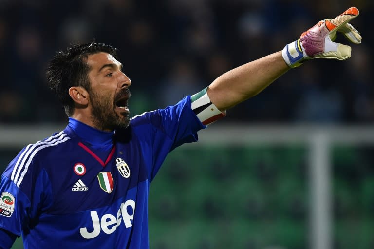 Juventus' goalkeeper Gianluigi Buffon believes his team's defence can thwart Napoli