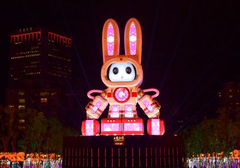 2023台灣燈會作品「玉兔壯彩」。取自「2023台灣燈會在台北｜光源台北」官網。