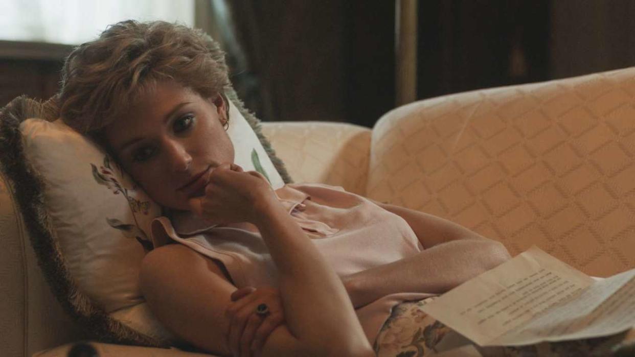 Elizabeth Debicki dans le rôle de la princesse Diana dans la série The Crown.