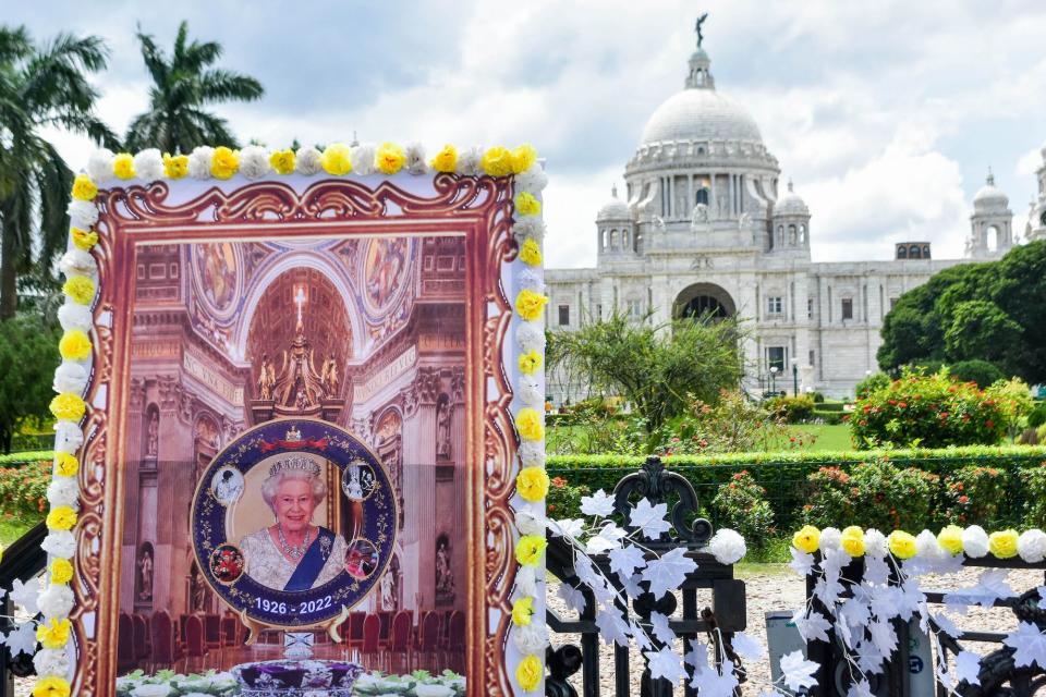 A tribute to the Queen sits in front of Victoria Memorial Hall in Kolkata, India, on September 19, 2022.