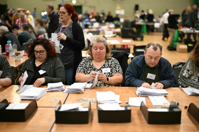 Poll workers work through the night counting ballots (Oli SCARFF)