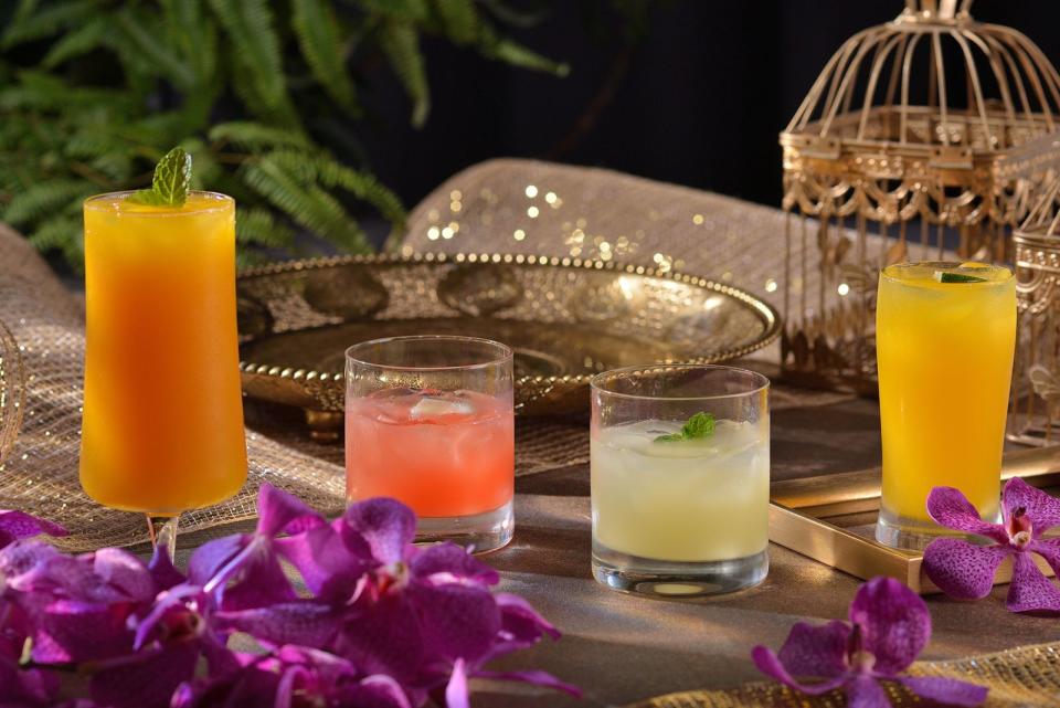打造「DIY泰式調酒」吧台，以鳳梨與芒果為元素，設計4款充滿熱帶風情的夏日調酒。（礁溪寒沐酒店提供）