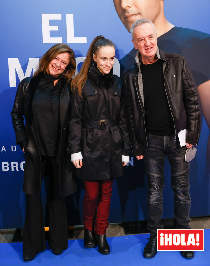 Carlos Hipólito con su mujer y su hija