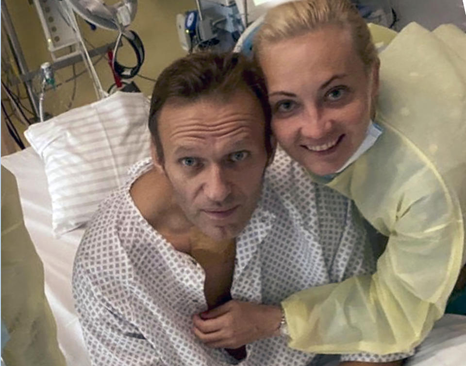 Alexei Navalny and his wife Yulia, posing for a photo in a hospital in Berlin, Germany. Source: Instagram