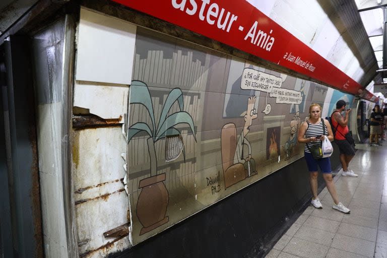 El mural de Daniel Paz también está deteriorada