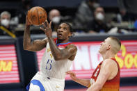 New Orleans Pelicans guard Eric Bledsoe (5) drives to the rim as Denver Nuggets center Nikola Jokic defends in the second half of an NBA basketball game Wednesday, April 28, 2021, in Denver. (AP Photo/David Zalubowski)