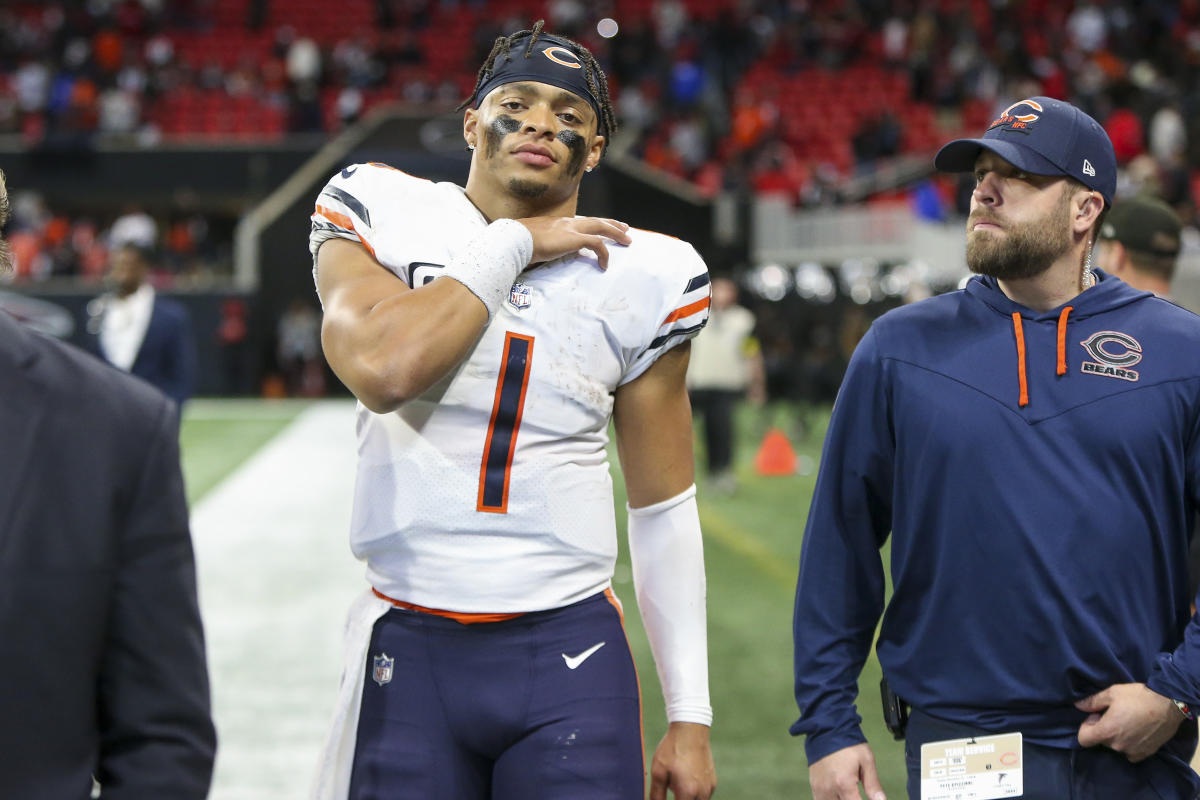 Bears QB Fields has X-rays on left shoulder following loss - The San Diego  Union-Tribune