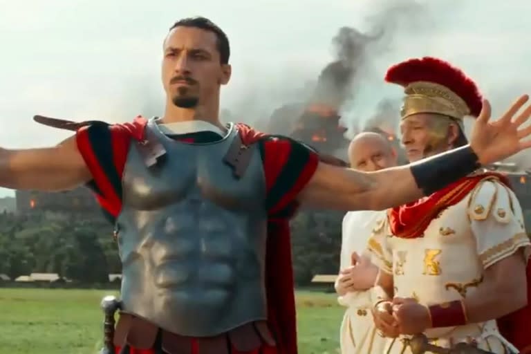 Zlatan Ibrahimovic, en una escena de la película de Astérix, en la que debutó como actor