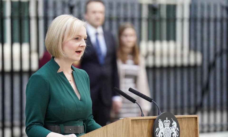 Liz Truss announces her resignation on 25 October 2022