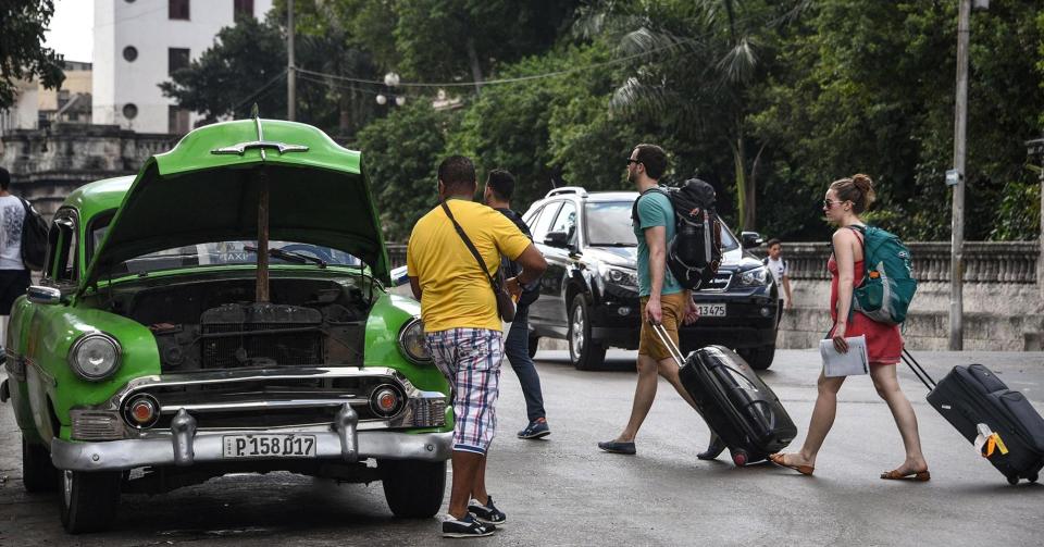 El país soñado por los turistas norteamericanos y europeos es una reliquia habitada por personas reales, que luchan cada día por sobrevivir (Rodrigo Arangua | AFP | Getty Images)