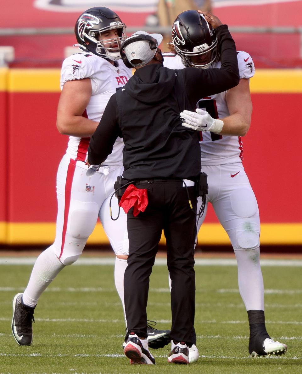 KANSAS CITY, MISSOURI - DECEMBER 27: Head coach Raheem Morris of the Atlanta Falcons congratulates Hayden Hurst #81 after a touchdown against the Kansas City Chiefs during the second quarter at Arrowhead Stadium on December 27, 2020 in Kansas City, Missouri. (Photo by Jamie Squire/Getty Images)