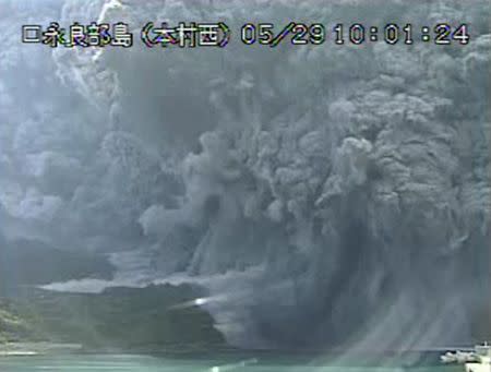 A video grab from the Japan Meteorological Agency's live camera image shows an eruption of Mount Shindake on Kuchinoerabujima island, Kagoshima Prefecture, southwestern Japan, May 29, 2015. REUTERS/Japan Meteorological Agency/Handout via Reuters