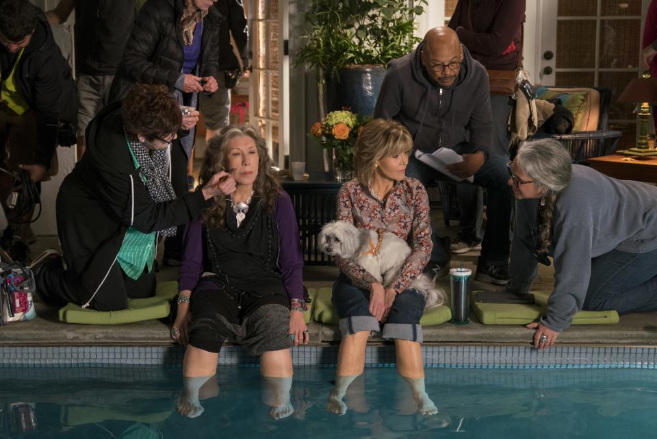 Kauffman between takes on Grace and Frankie with Lily Tomlin and Jane Fonda