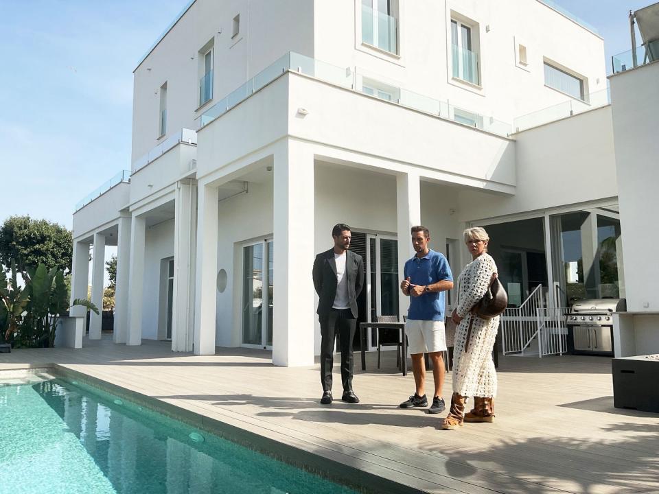 Der Schönheitschirurg sucht auf Mallorca eine Villa zum Arbeiten und Wohnen. (Bild: RTL)