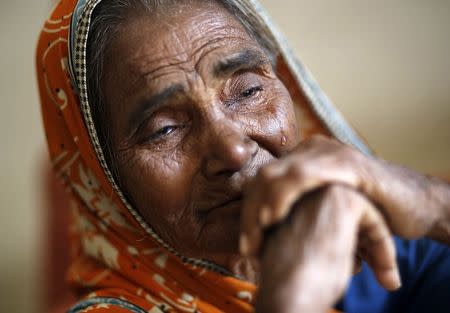 Khelan Bai, the grandmother of a deceased victim, who died after she underwent a sterilization surgery at a government mass sterilisation camp, mourns in her house at Bilaspur district in the eastern Indian state of Chhattisgarh November 14, 2014. REUTERS/Anindito Mukherjee