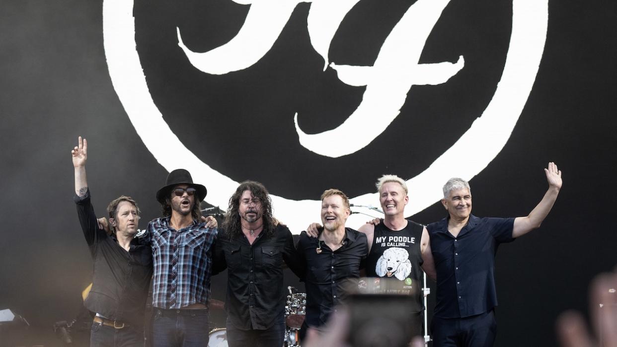  Foo Fighters salute the crowd at Glastonbury 