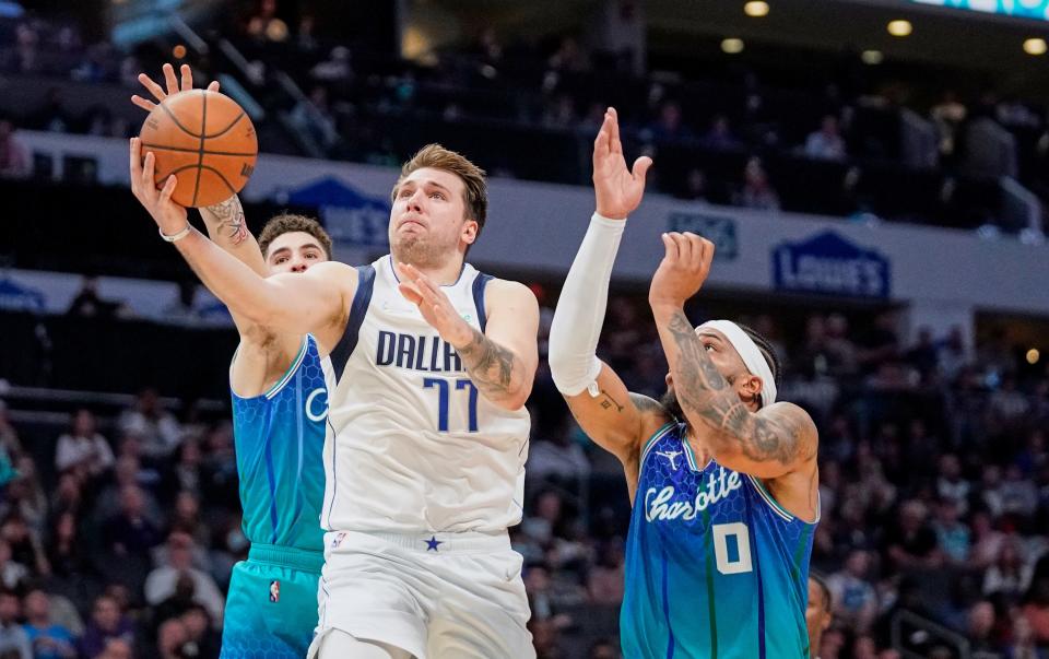 Luka Doncic (77) has led the Mavericks to the No. 5 seed in the Western Conference by averaging 27.9 points and 9.1 rebounds a game.