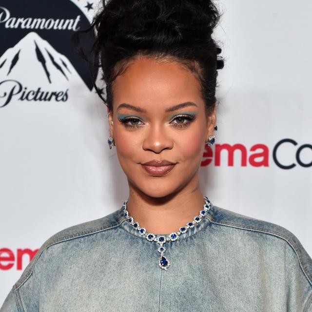 Rihanna Proudly Displays Baby Bump on Cover of 'Vogue