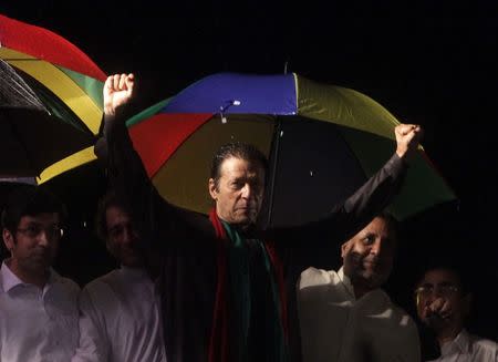 Imran Khan (C), chairman of Pakistan Tehreek-e-Insaf (PTI) political party, gestures to his supporters during the Freedom March in Islamabad August 16, 2014. REUTERS/Faisal Mahmood