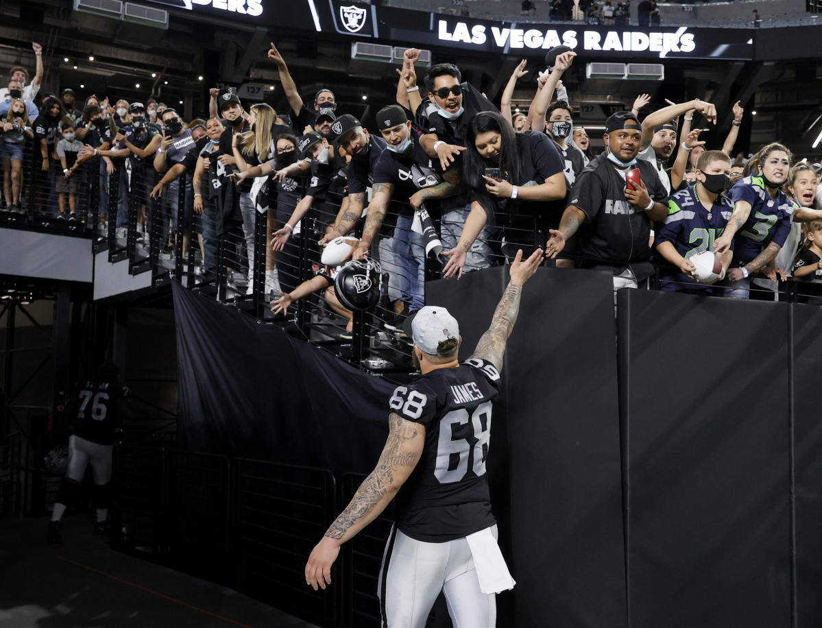 Las Vegas Raiders to require proof of COVID vaccine for fans