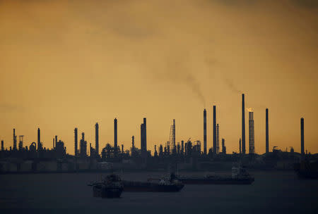 FILE PHOTO: Storm clouds gather over Shell's Pulau Bukom oil refinery in Singapore January 30, 2016. REUTERS/Edgar Su/File Photo