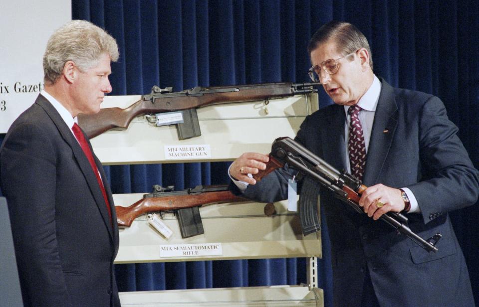 <span class="caption">The Clinton-era ban on assault weapons ushered in a period of fewer mass shooting deaths.</span> <span class="attribution"><a class="link " href="https://newsroom.ap.org/detail/BillClintonwithJohnMagaw/b57abd54aafd4ab9a84d545e41181abf/photo?Query=assault%20weapons%20ban%201994&mediaType=photo&sortBy=arrivaldatetime:desc&dateRange=Anytime&totalCount=13&currentItemNo=6" rel="nofollow noopener" target="_blank" data-ylk="slk:AP Photo/Dennis Cook">AP Photo/Dennis Cook</a></span>
