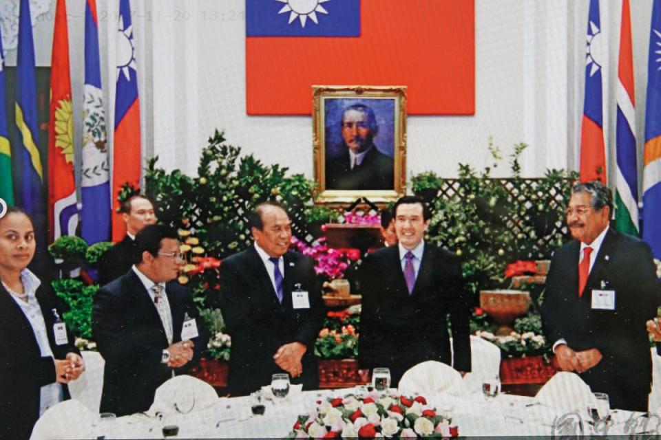 前總統馬英九任內在總統府舉行國宴，陳慶男父子受邀，成為宴會上唯一民間人士。（國史館）