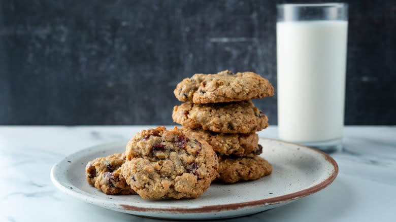 oatmeal cookies with milk