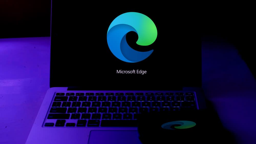  Microsoft Edge logo on a MacBook Pro screen 