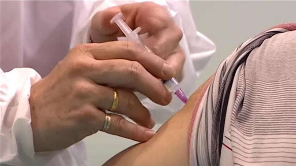 疫情爆發，民眾踴躍施打疫苗提升保護力。（示意圖／東森新聞）