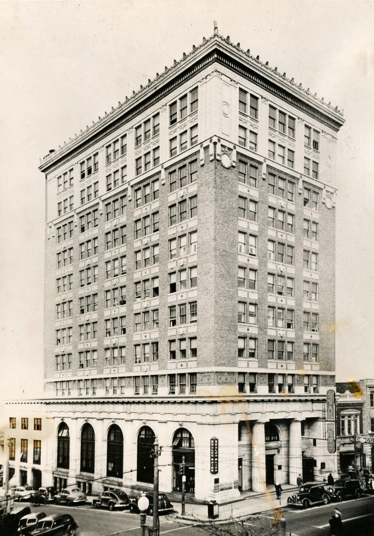 The Murchison Building in 1945. On the first floor, you can see Beulah Meir’s, a fashionable dress shop for women, and the offices of the StarNews.