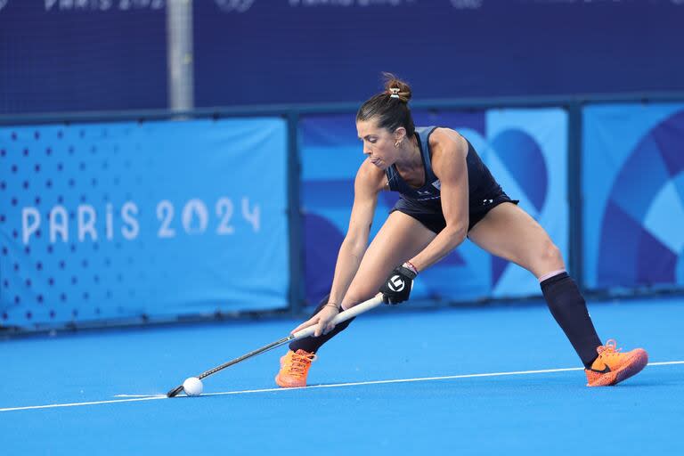 Agustina Albertario, en la servida del córner para las Leonas