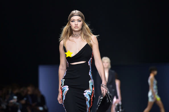 Model Gigi Hadid presents a creation for the show for fashion house Versace as part of the Women Autumn / Winter 2016 Milan Fashion Week on February 26, 2016.    AFP PHOTO / TIZIANA FABI / AFP / TIZIANA FABI        (Photo credit should read TIZIANA FABI/AFP/Getty Images)