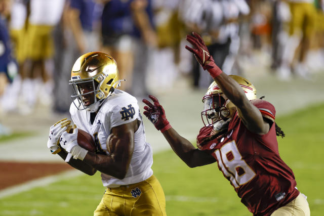 TALLAHASSEE, FL - SEPTEMBER 05: Notre Dame Fighting Irish wide receiver Kevin Austin Jr. (4) catches a pass for a touchdown while defended by Florida State Seminoles defensive back Travis Jay (18) during the game between the Notre Dame Fighting Irish and the Florida State Seminoles on September 5, 2021 at Bobby Bowden Field at Doak Campbell Stadium in Tallahassee, Fl. (Photo by David Rosenblum/Icon Sportswire via Getty Images)