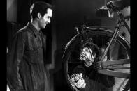 Ein neorealistisches Meisterwerk: In "Fahrraddiebe" (1948) wird Antonio (Lamberto Maggiorani, links) zum Dieb, um im Nachkriegsitalien für seine Frau und seinen Sohn Bruno (Enzo Staiola) sorgen zu können. Der Meilenstein von Regisseur Vittorio de Sica wurde mit dem Oscar als "bester fremdsprachiger Film" ausgezeichnet. (Bild: Arte / ARD / Degeto)
