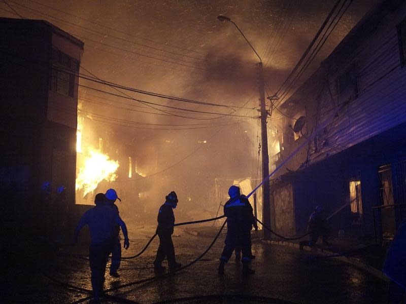 Feuer in Valparaiso: Die Regierung hat für die Stadt den Notstand ausgerufen. Foto: EPA