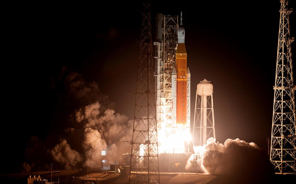 The Space Launch System rocket blasts off on the Artemis 1 moon mission, an unpiloted test flight to send an Orion crew capsule around the moon and back. / Credit: NASA